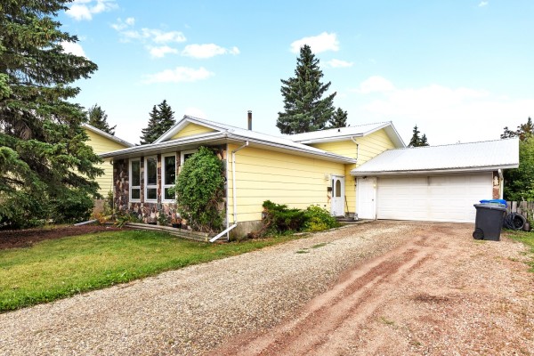 $384,900   5324 Alder Close, Olds  SOLD