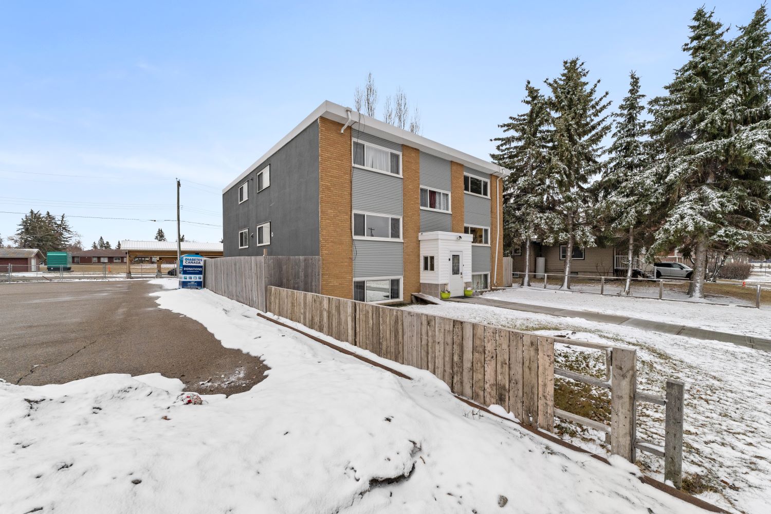 $724,999.00     4917 - 54 Avenue, Olds  C/S