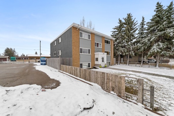 $724,999.00     4917 - 54 Avenue, Olds  C/S