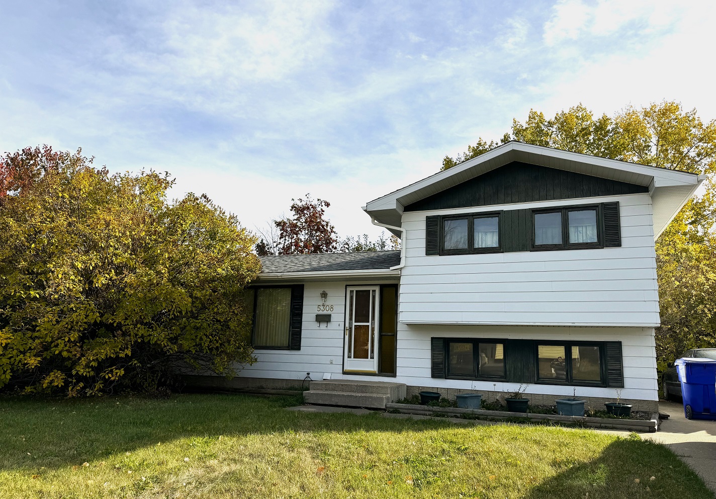 $289,900  5308 Alder Close, Olds  PENDING